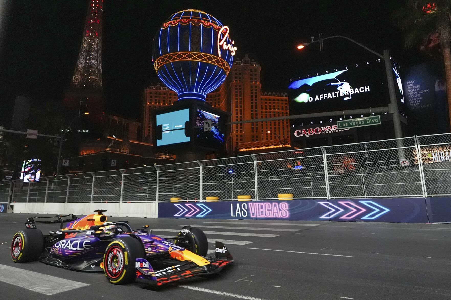 F1 tries to recover from embarrassing first day in Las Vegas