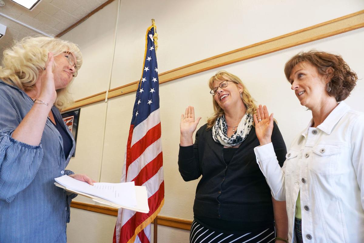 School board trustees sworn in