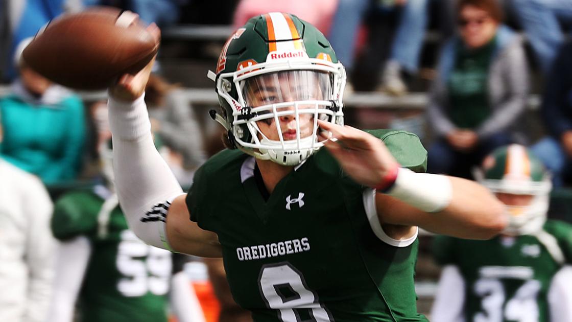 Montana Tech Football Grabs Tight Win Over Southern Oregon On Hall Of Fame Weekend Sports News Mtstandard Com