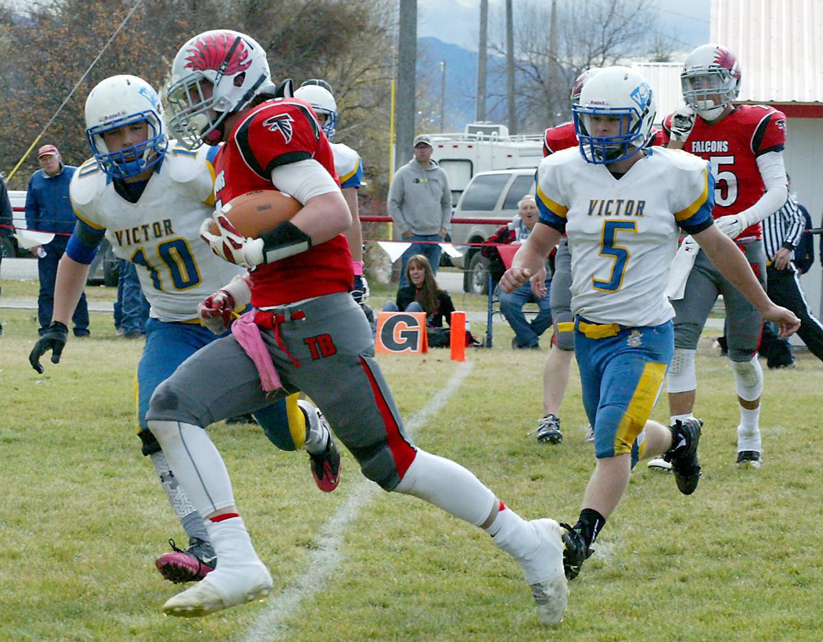 Twin Bridges relies on defense to beat Victor, 348 High School Football