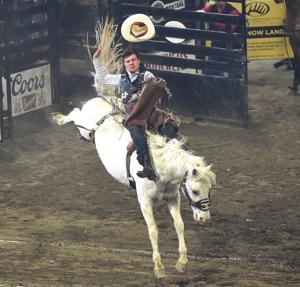 After repeating as CNFR bareback champion, Columbus' Weston Timberman back on the rodeo trail