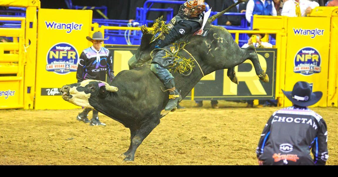 National Finals Rodeo: Edgar's Parker Breding earns big payday for Day 4 bull  riding win
