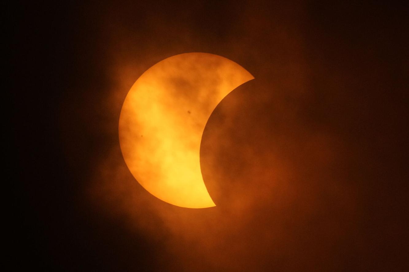 Live video of the total solar eclipse moving across America