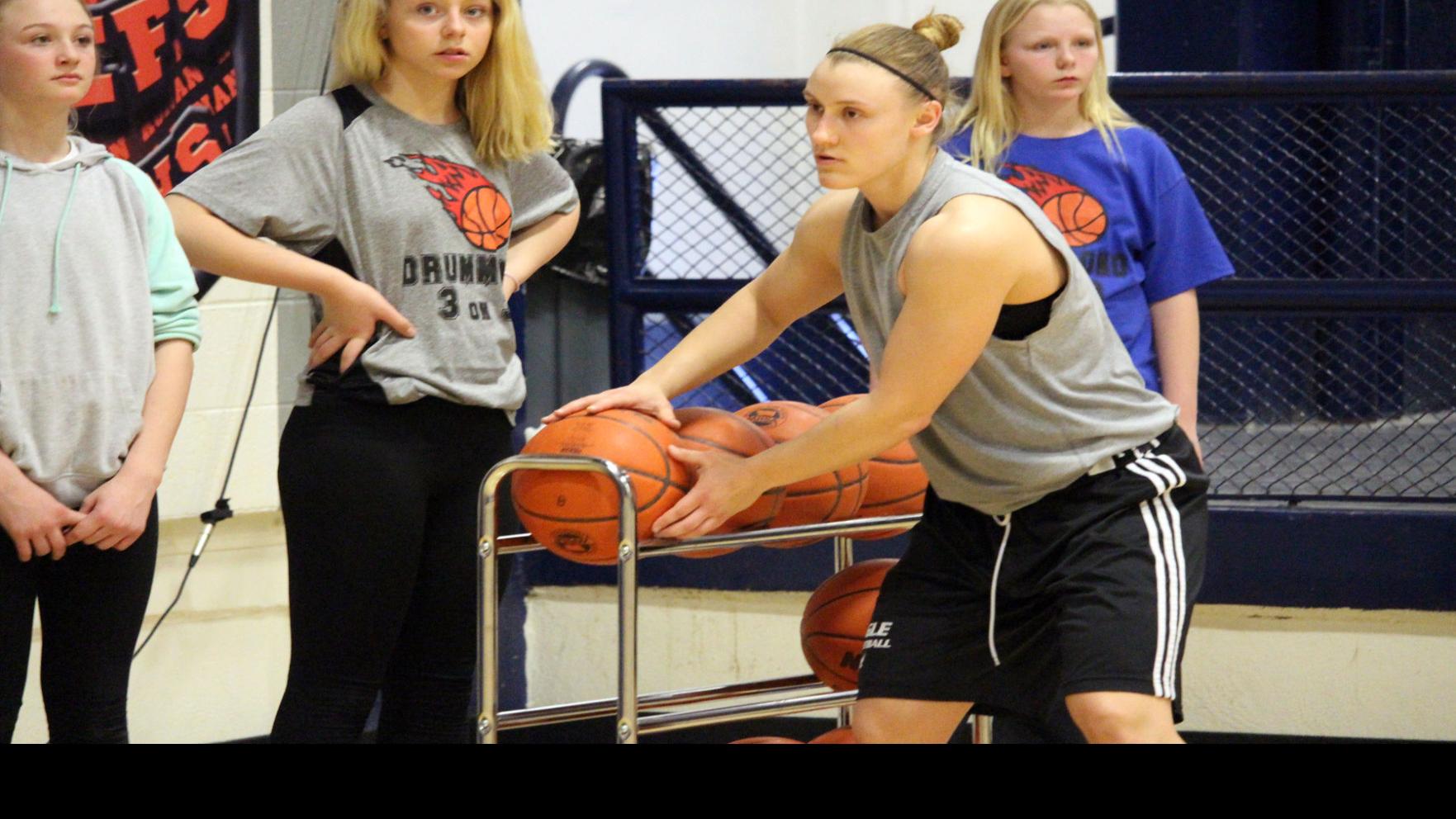 Players Show Skills In Dunk 3 Point Contests At Wayne Estes