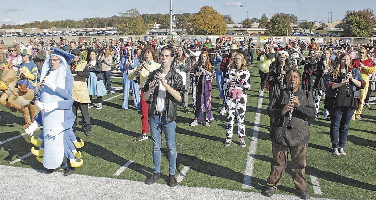 World S Largest College Marching Band 700 Students Perform Thriller Lipstick Alley See more ideas about marching band, band quotes, band geek. lipstick alley