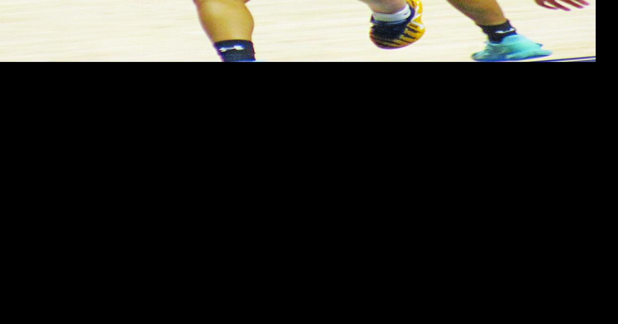 Racer women stay in 1st after fierce fight from SIU