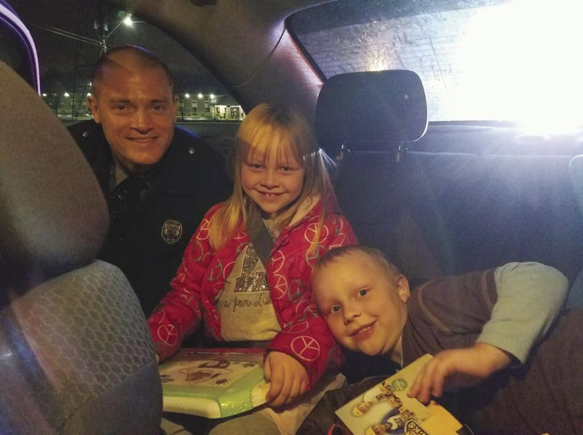Local Police Officer Spreads Some Christmas Cheer News Murrayledger Com See what daysha h (daysha12345) has discovered on pinterest, the world's biggest collection of ideas. murray ledger times