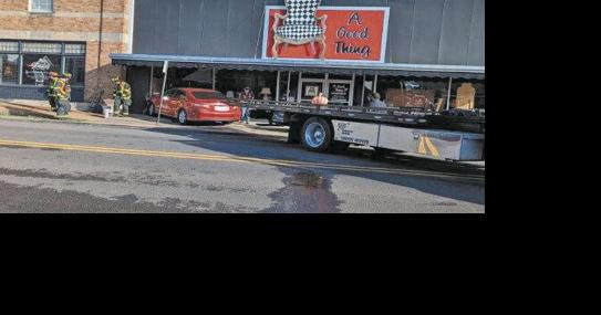 2-vehicle collision causes damage to downtown business - Vimarsana News
