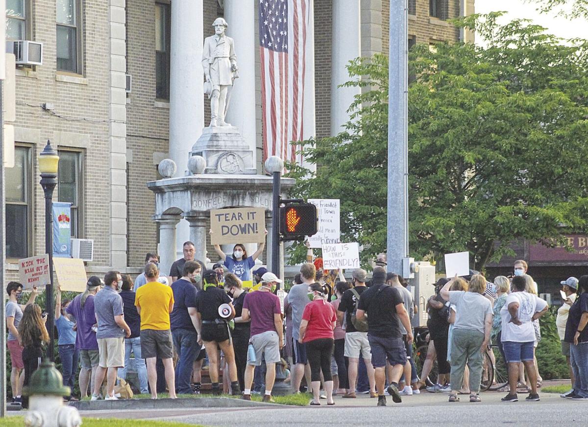 Fiscal Court Approves Resolution To Keep Confederate Monument On Courthouse Lawn Local News Murrayledger Com