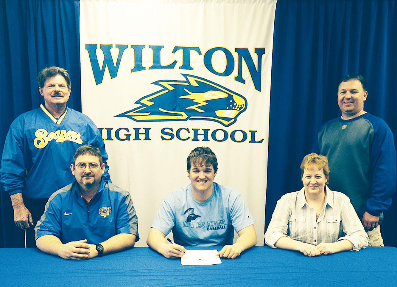 Wilton's Poor signs with Upper Iowa baseball