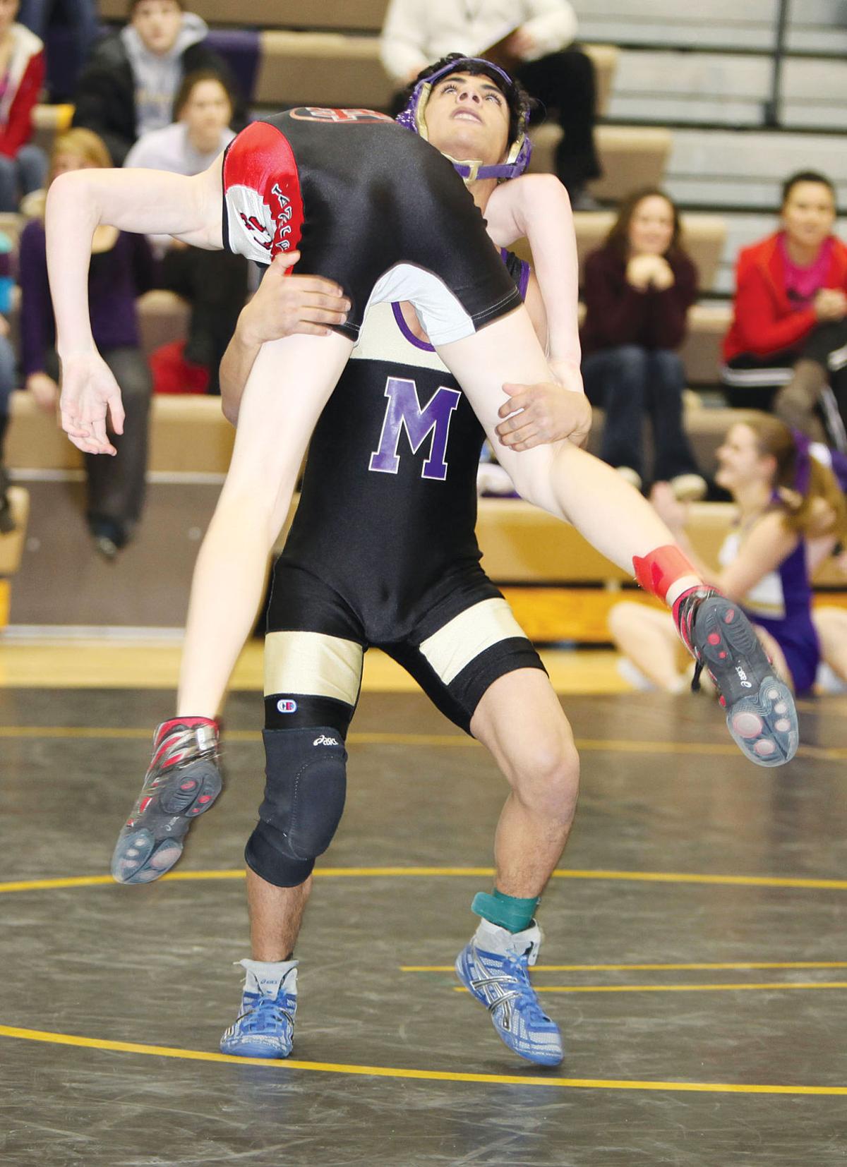 Prep wrestling: Muskies scratch out first dual triumph, 39-38 ...