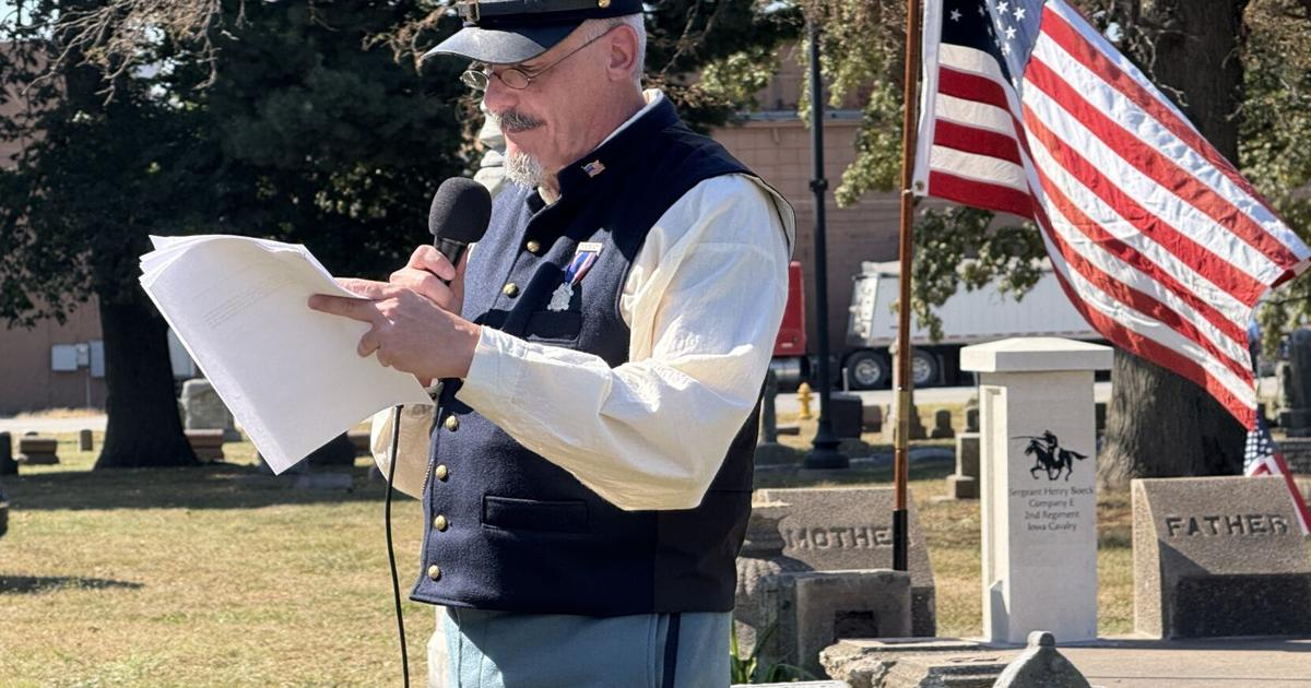 Civil War marker dedicated at Davenport cemetery, family recalls ancestor who fought for Union