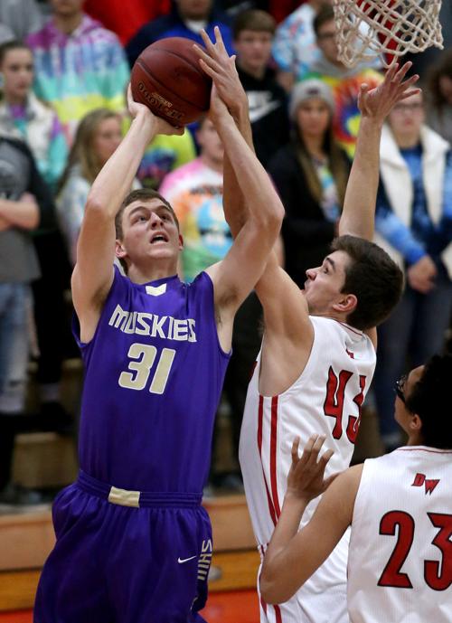 010518-West-Musc-boys-bball-001