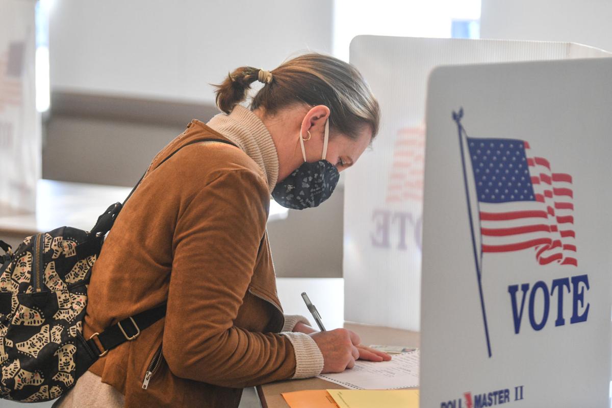 100520-qc-nws-earlyvoting-010