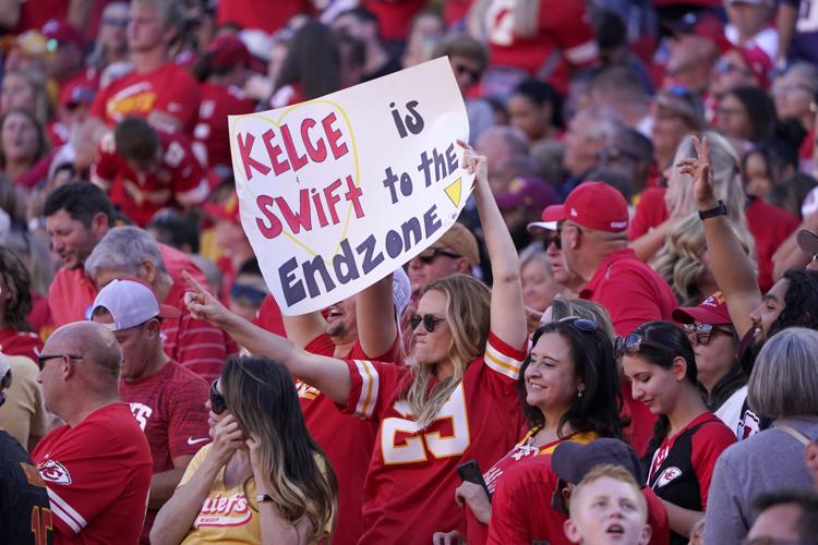 Travis Kelce shown no mercy for outfit for Taylor Swift game