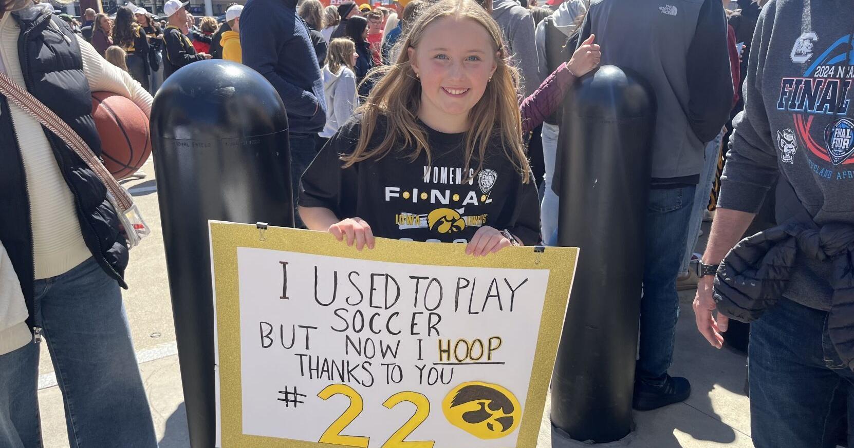 Iowa fans show up by the thousands to support Hawkeyes in Cleveland - Vimarsana News