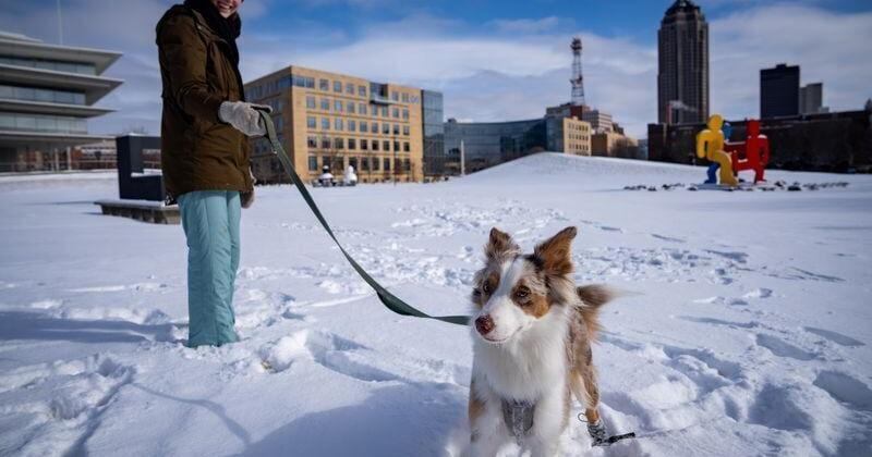 What does Farmers' Almanac's winter prediction show for Iowa in 2026?