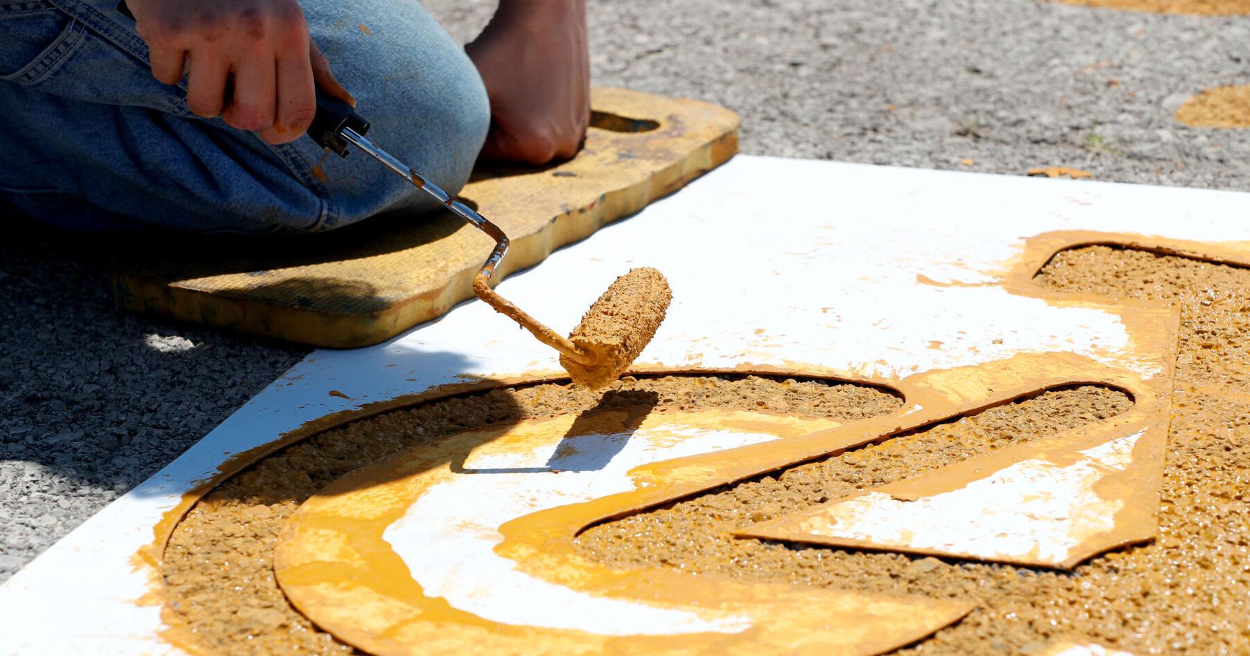 Quad City Arts paints a road mural for the 50th anniversary of RAGBRAI - Vimarsana News