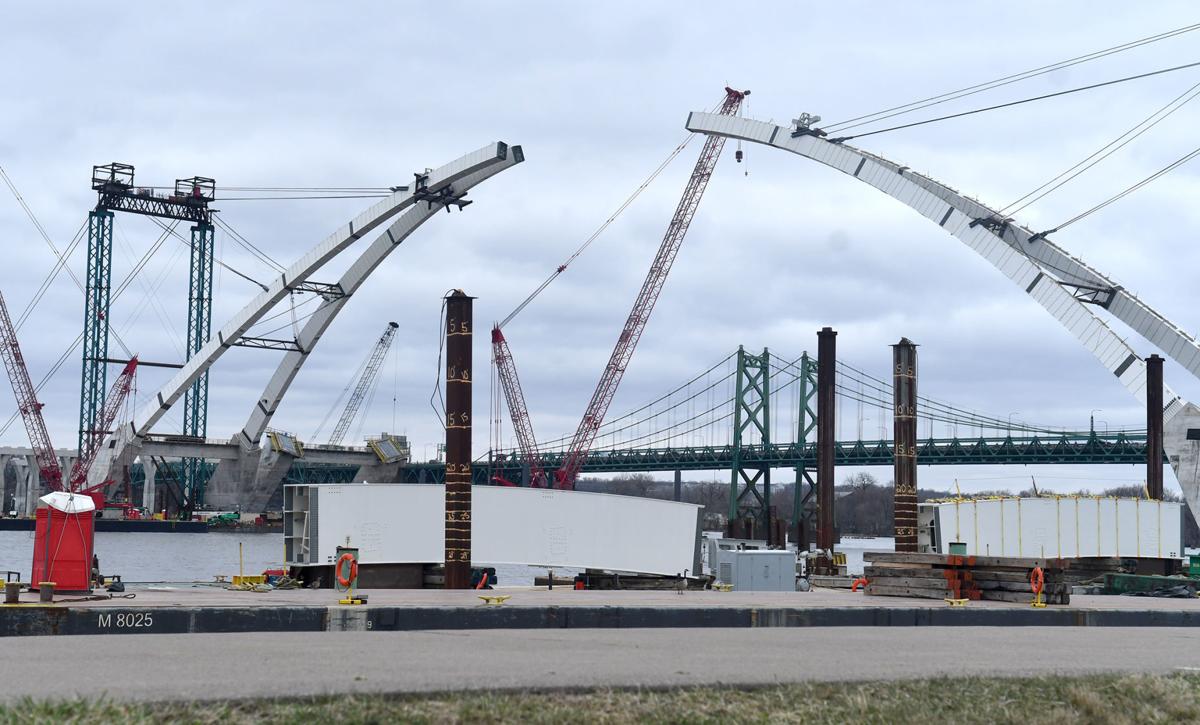 Union I 74 Bridge Work Comes To Halt Because Of Positive Covid 19 Case Local Muscatinejournal Com Another traffic change is a new ramp is opening in moline to make it easier for drivers to get on to the new bridge. union i 74 bridge work comes to halt