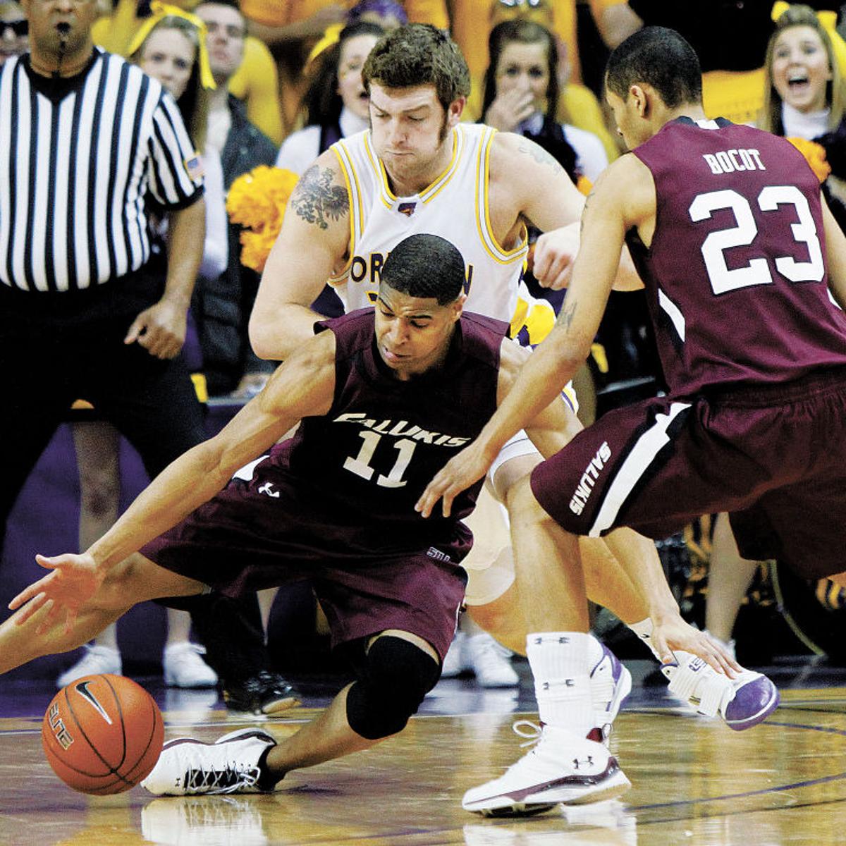 College Basketball Uni S Sixth Man Makes Major Impact College