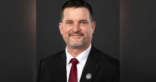 Complaint filed against Iowa senator alleging he lives in Illinois. Senator says it's not true.