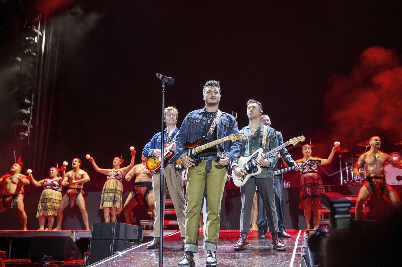 Photos New Zealand band plays before 50,000
