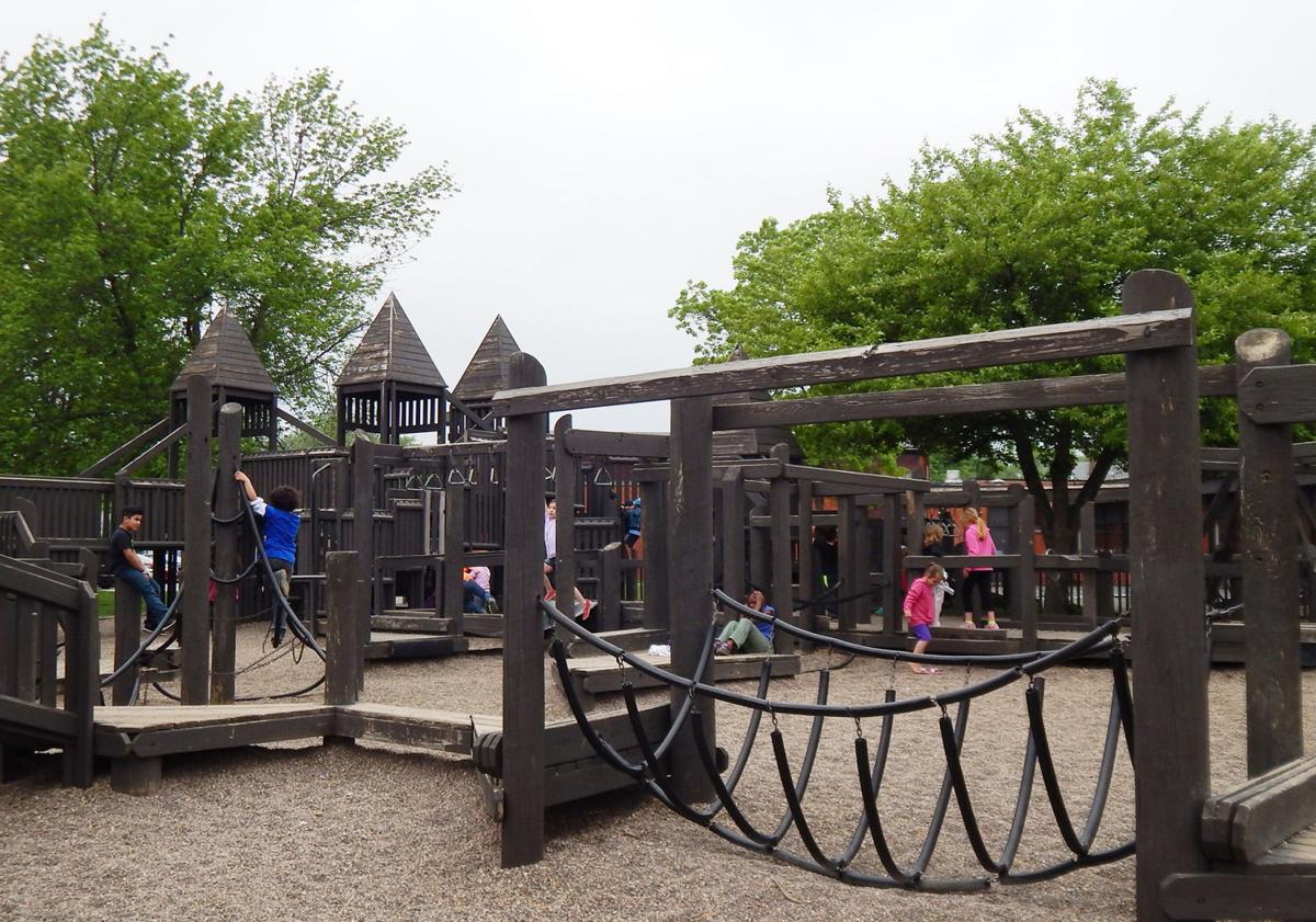 Muscatine elementary school playground to be torn down