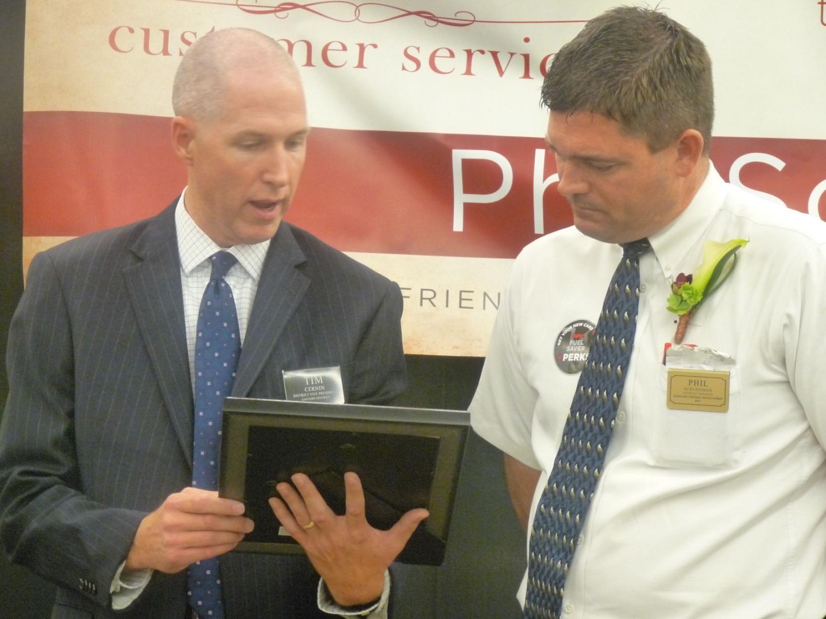 Muscatine Hy-Vee employee earns company's highest honor