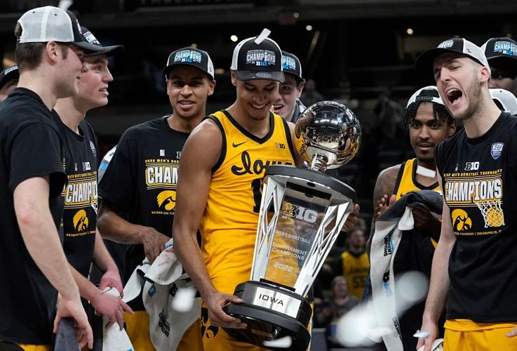 Hawkeyes unite to capture Big Ten tournament title | College | muscatinejournal.com