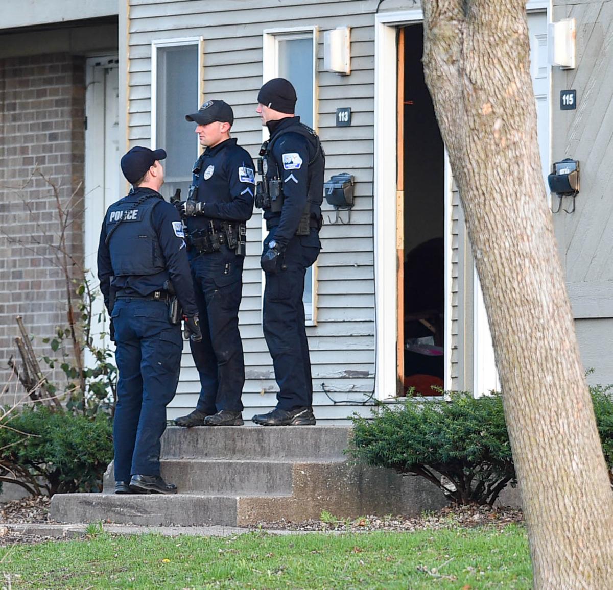 041420-qc-nws-standoff-003