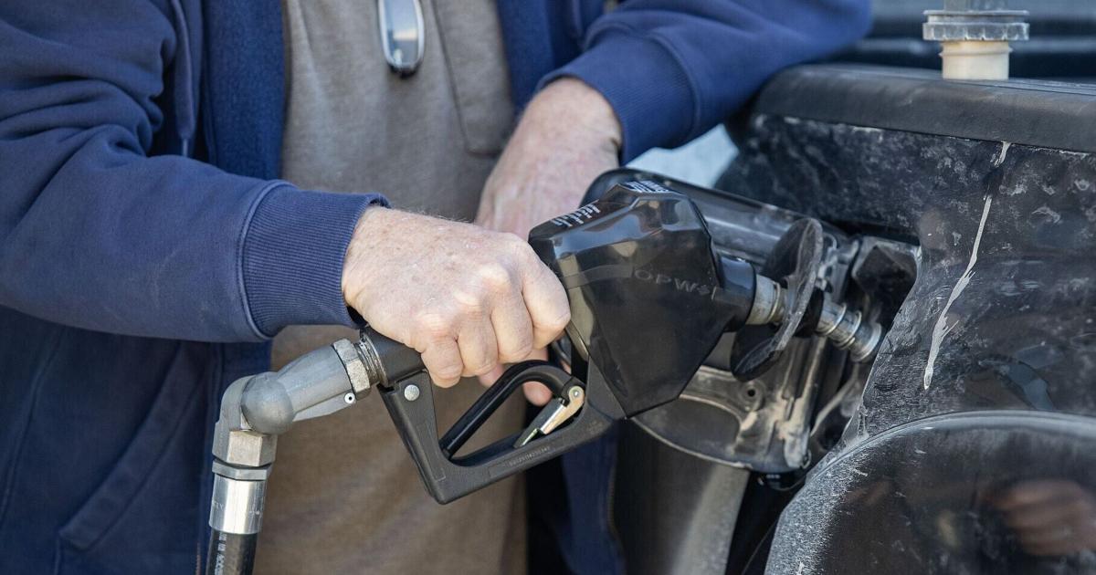 Quad-Cities gas prices fall nearly 16 cents, expert warns they could go back up