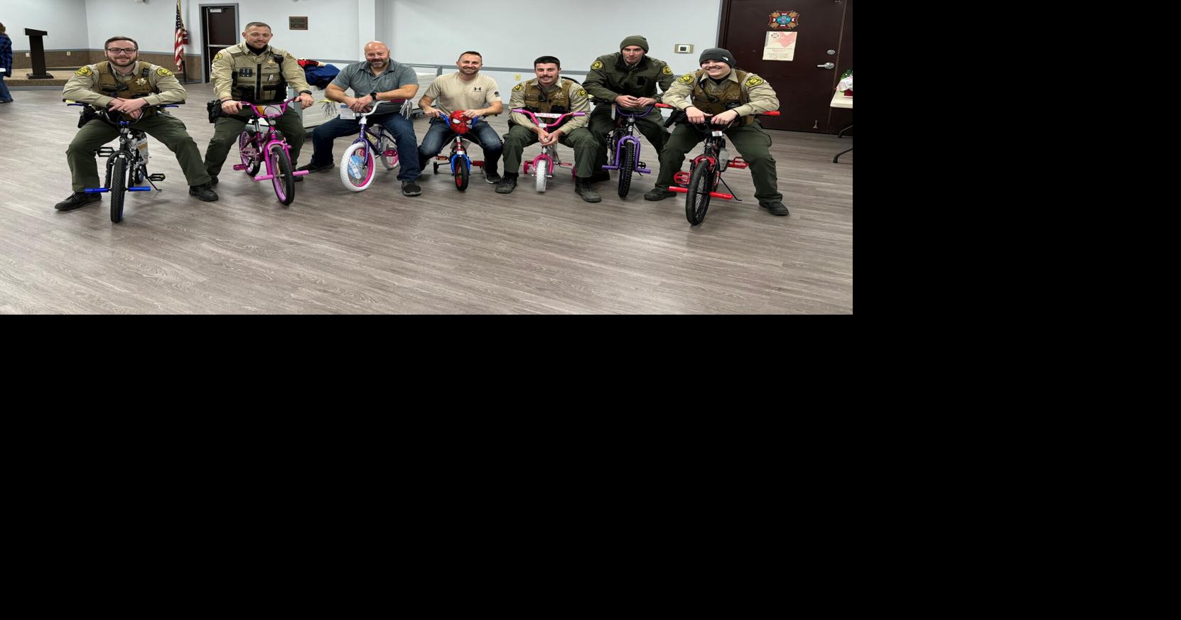 Louisa law enforcement brings holidays to children