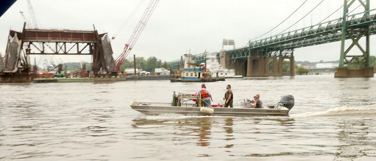 Some Boaters Too Close For Comfort In I 74 Bridge Zone Local
