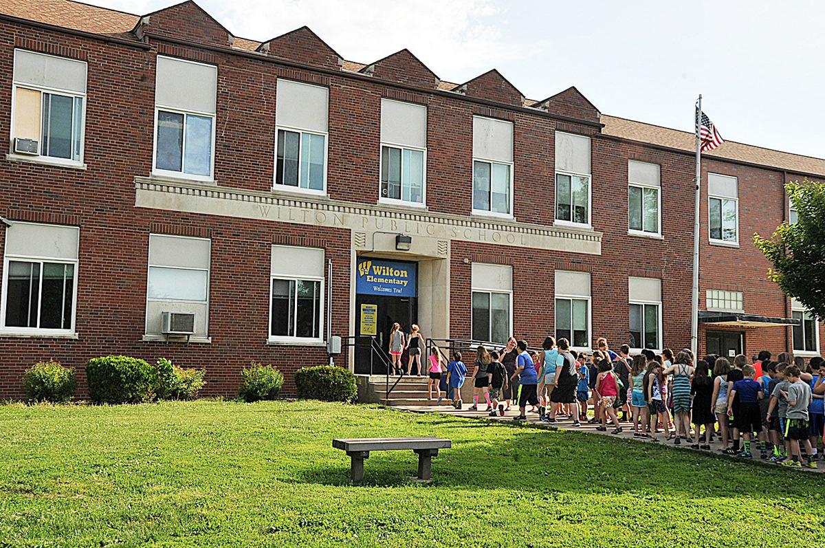 Wilton Elementary students say goodbye to school Muscatine