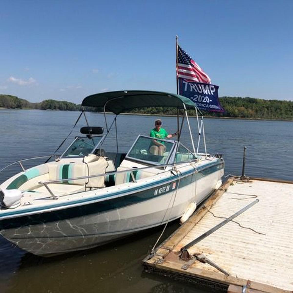 Trump Boat Parade Will Sail Through Muscatine Saturday Local Muscatinejournal Com
