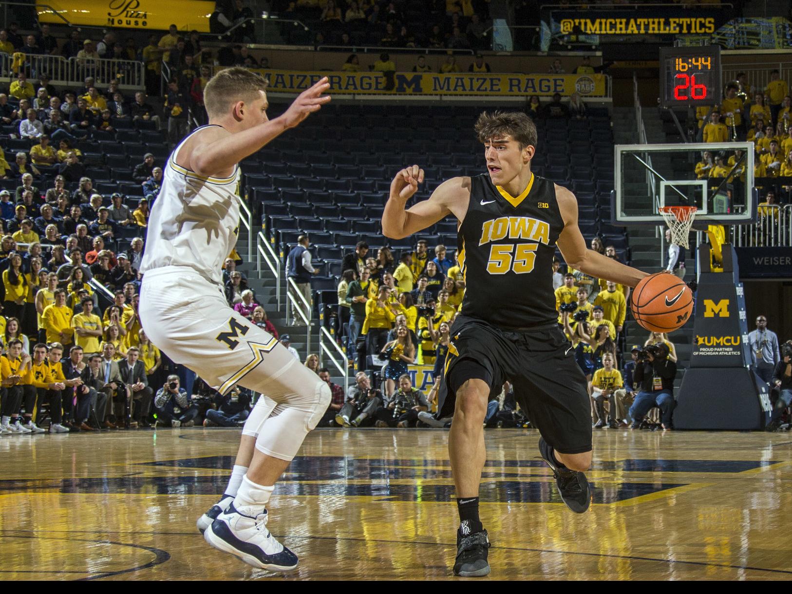 Another 3 Point Barrage Lifts Michigan Over Iowa Basketball