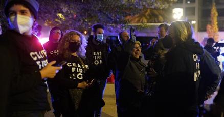 Gaza ceasefire protest erupts in violent outside DNC some lawmakers huddled in basement evacuated Gaza ceasefire protest erupts in violent outside DNC some lawmakers huddled in basement evacuated