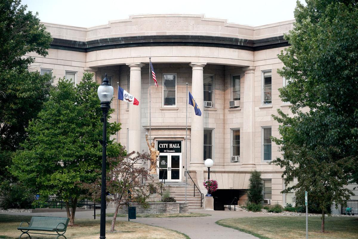 Muscatine Council votes to remove house on Iowa Avenue