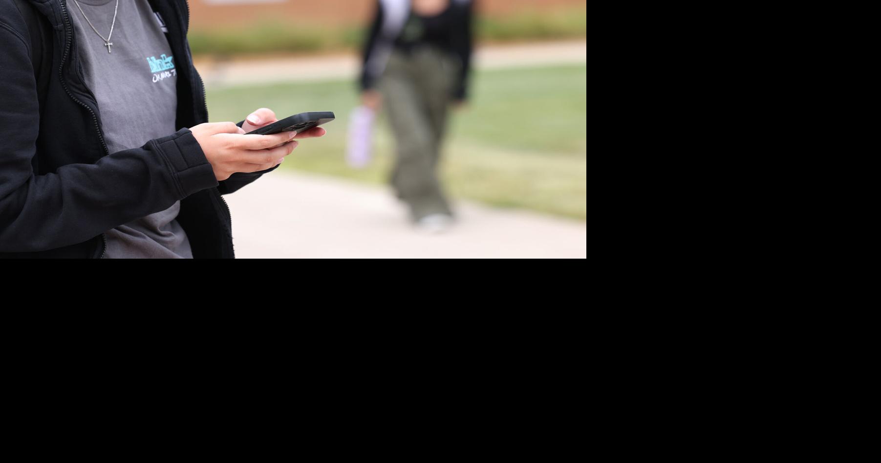 Quad-Cities schools mostly ready for Illinois phone ban