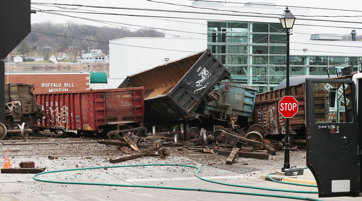 CanadianPacific train derailment stuns LeClaire residents, visitors
