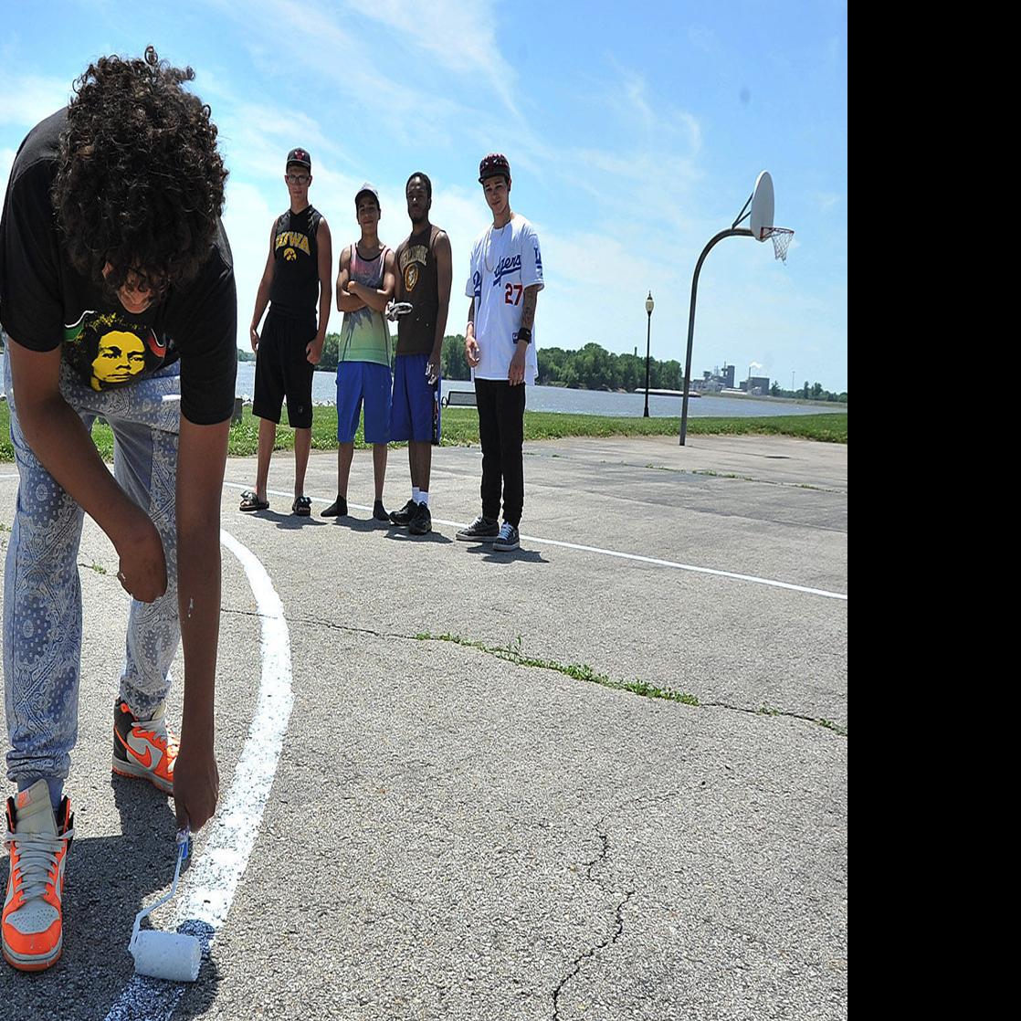 Staying Inside The Lines Young Men Volunteer Their Time To
