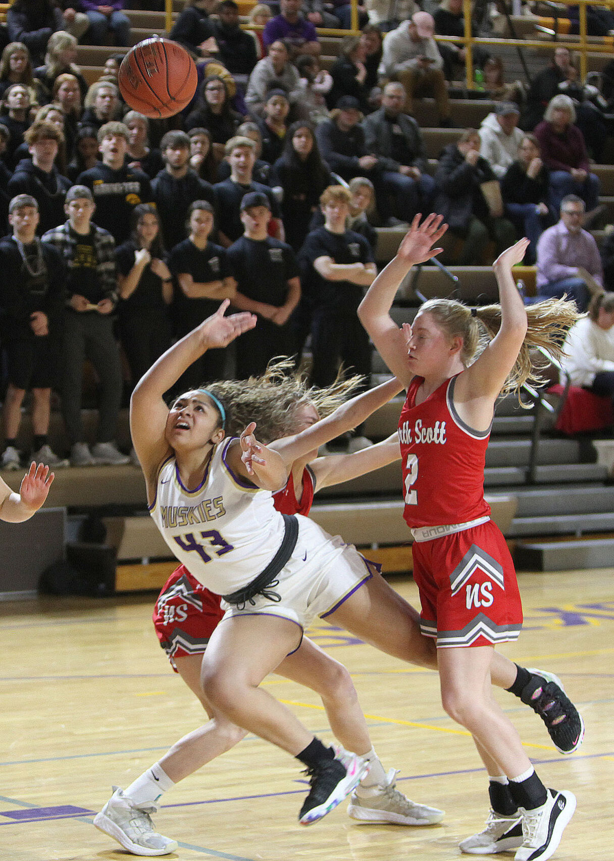 Prep report: Muskie boys, girls suffer defeats to Lancers