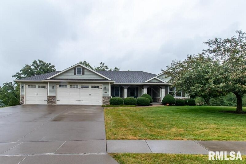 4 Bedroom Home in Blue Grass 439,900