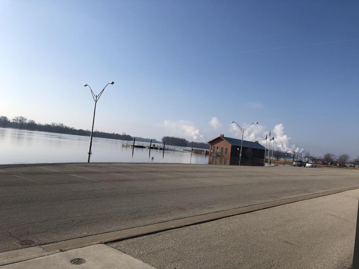 With heavy rain expected, Muscatine closes 2nd Street flood wall