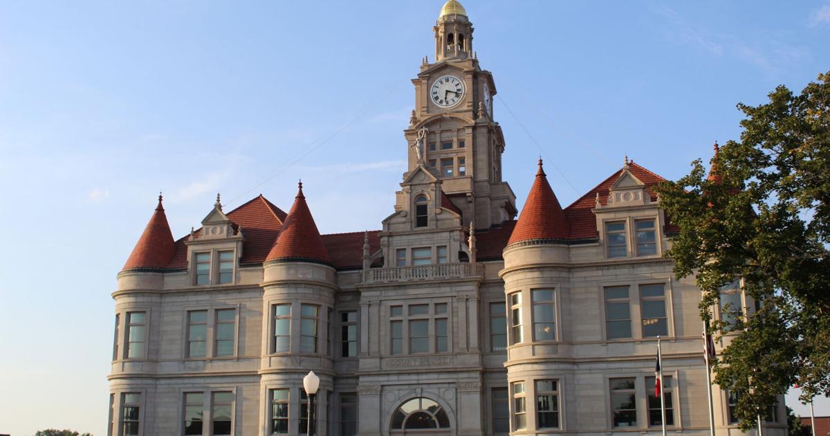 'A microcosm of the whole state': Meet one of the only Iowa counties that shifted toward Democrats in the last 12 years