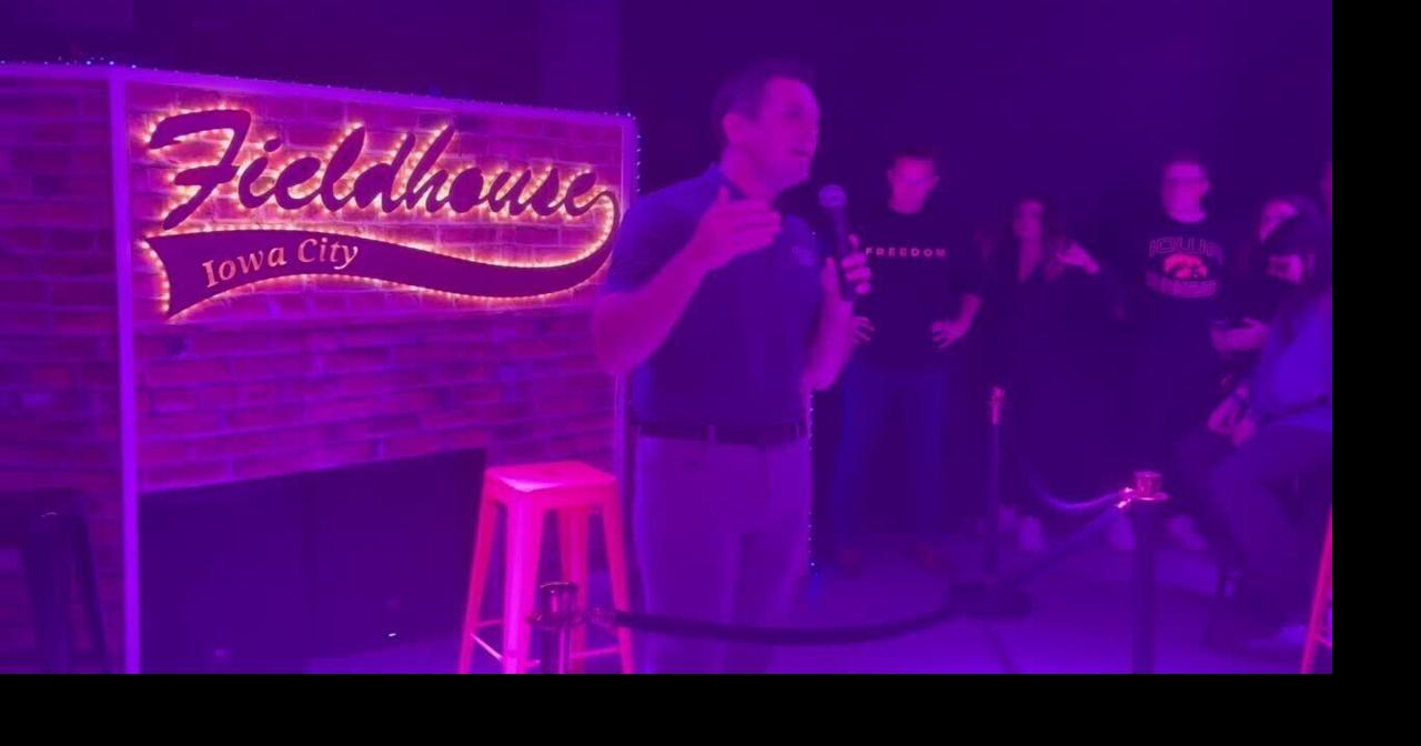 Iowa Republican gubernatorial nominee Zach Lahn criticizes career politicians at Iowa City event