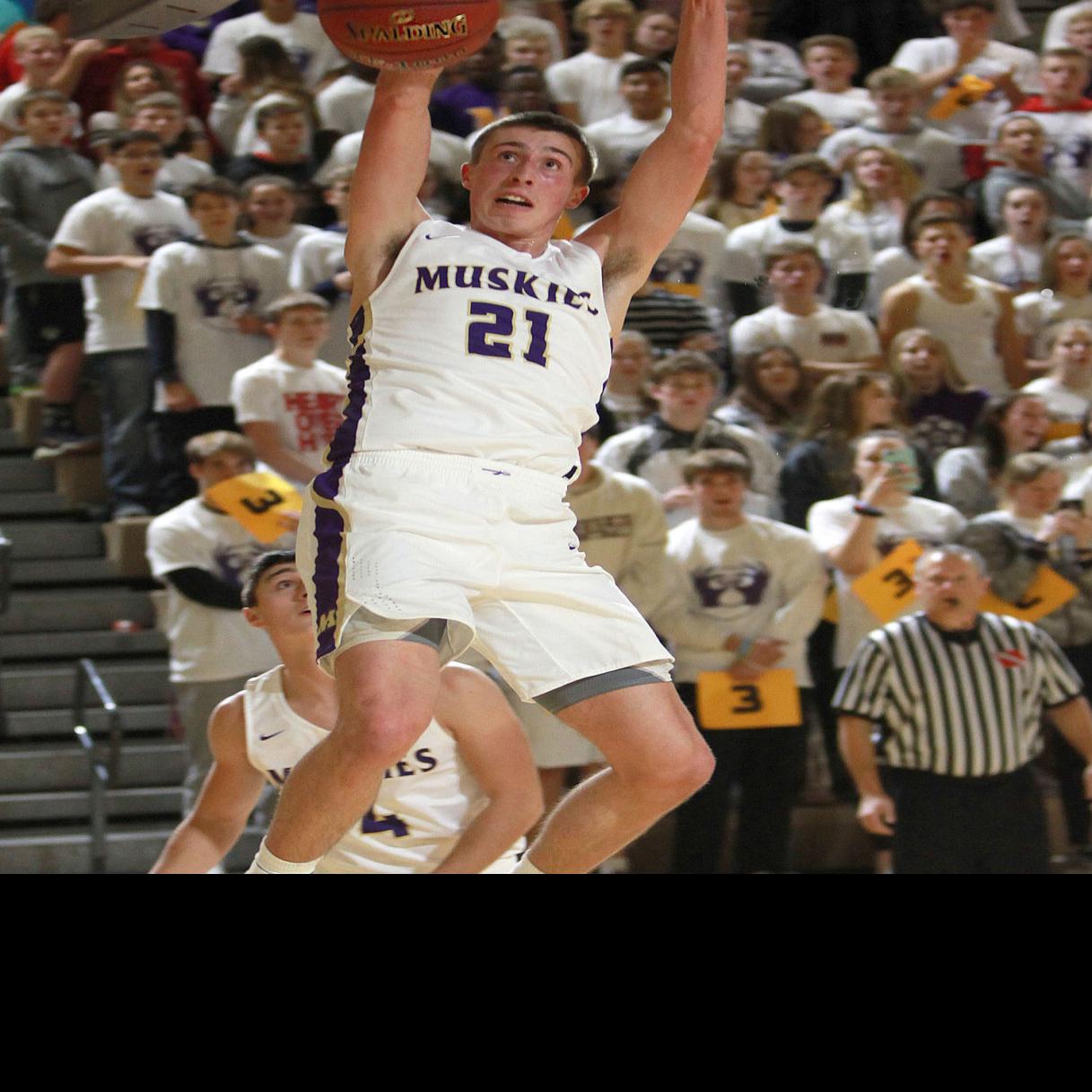 Wieskamp Passes Ricky Davis Muskies Come Up Short High School