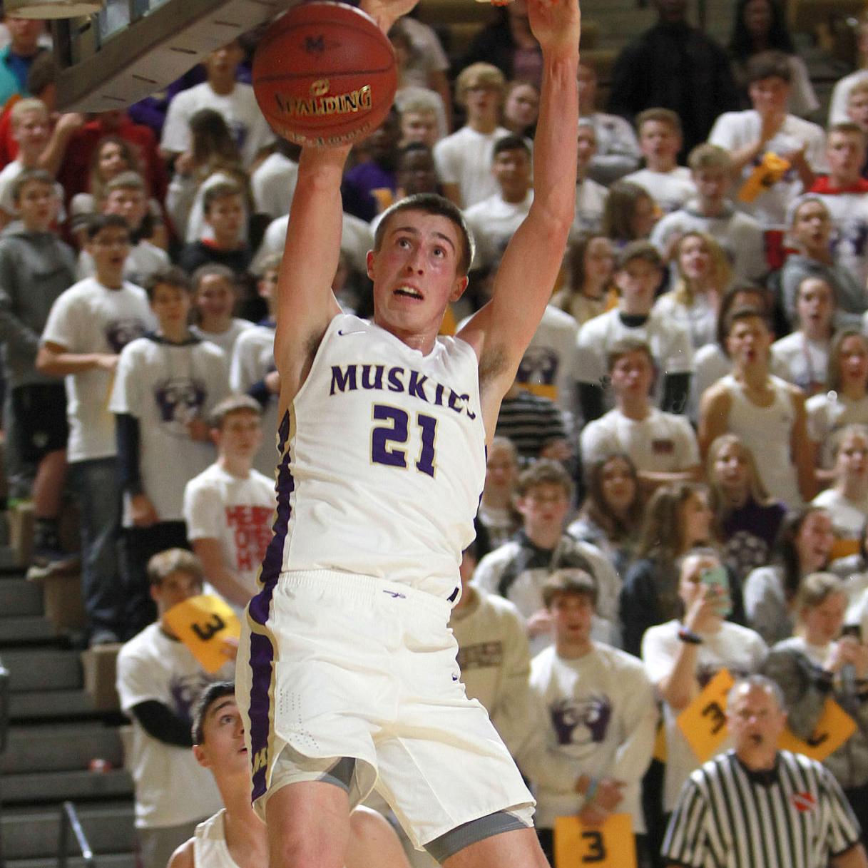 Wieskamp Passes Ricky Davis Muskies Come Up Short High School