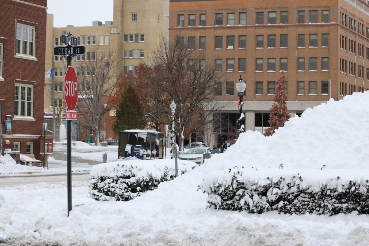 Winter Wonderland More Than A Foot Of Snow Falls On Muscatine