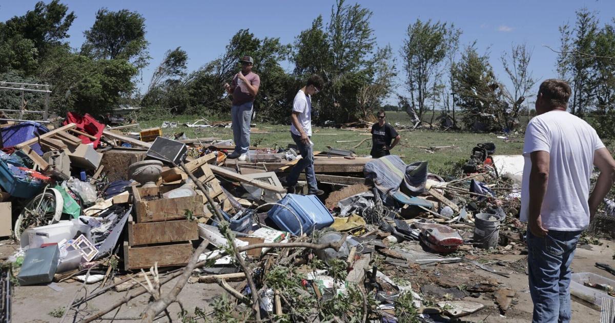 Illinois town begins recovery after tornado ripped through Thursday